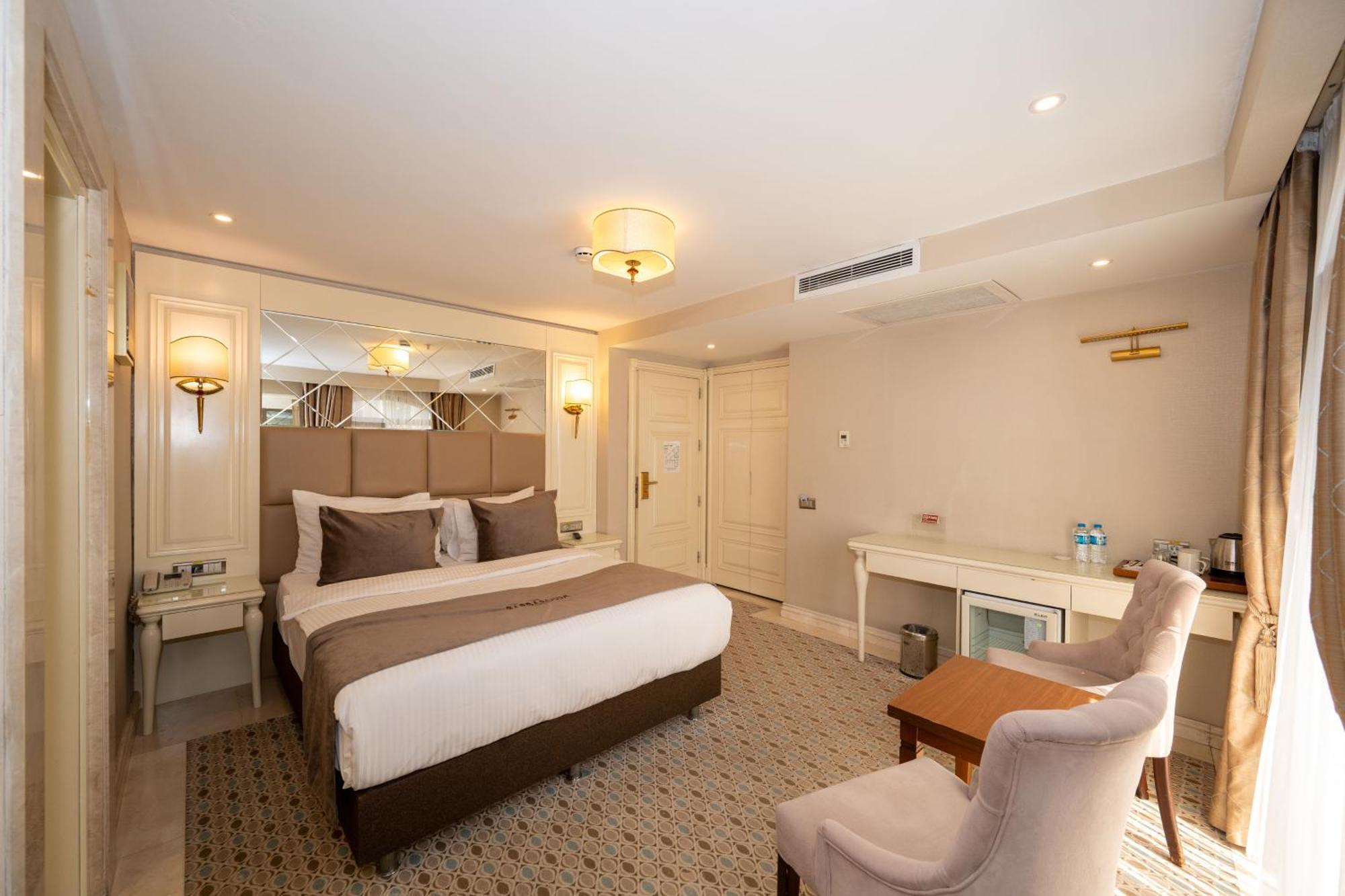 Deluxe Double Room French Balcony