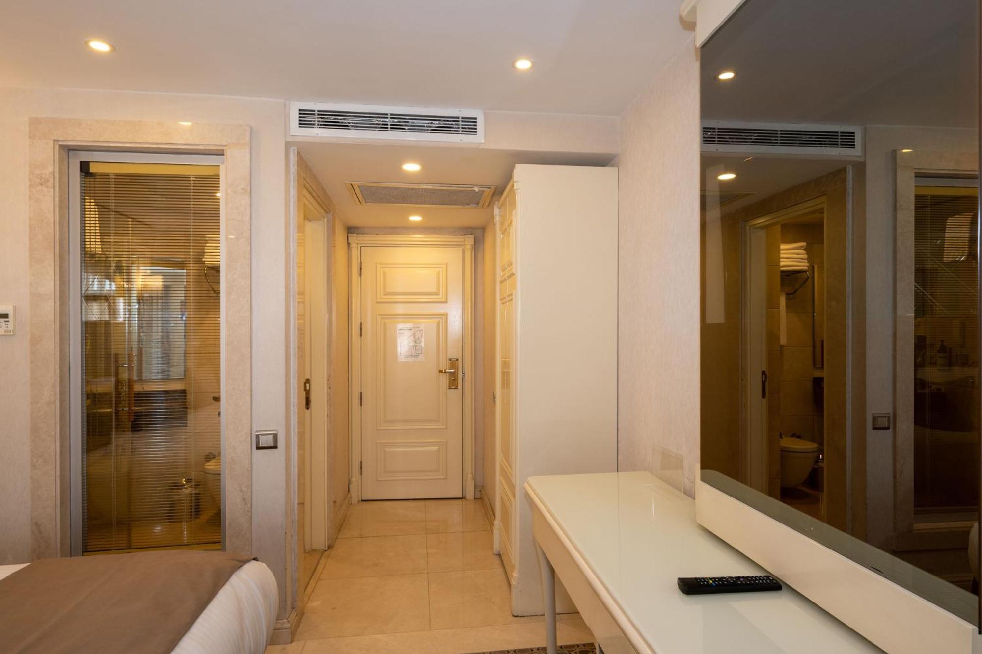 Deluxe Double Room French Balcony