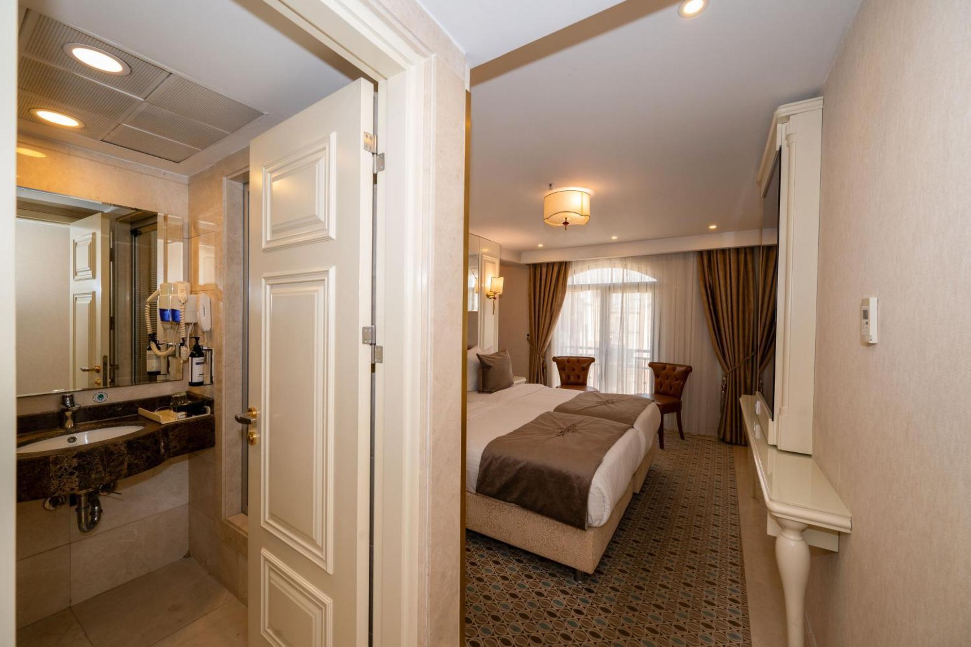 Deluxe Double Room French Balcony
