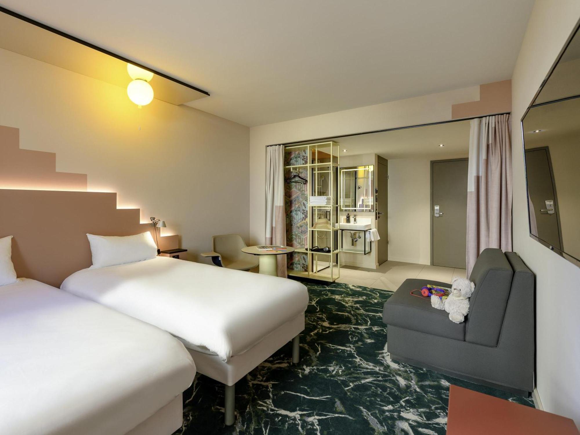 Standard room 2 twin beds 1 sofa bed