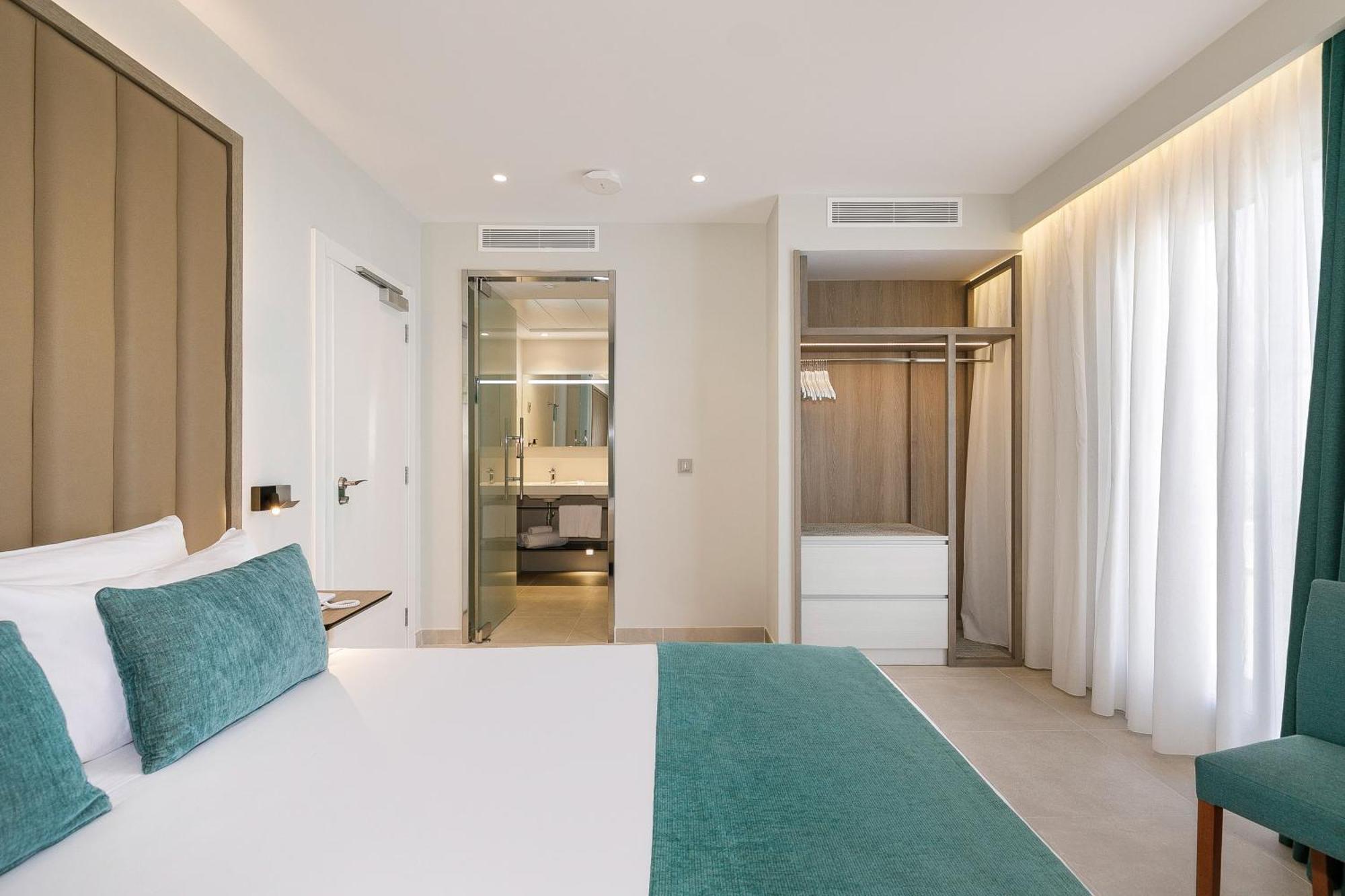 Superior Topfloor Room,1774445898:JPEG