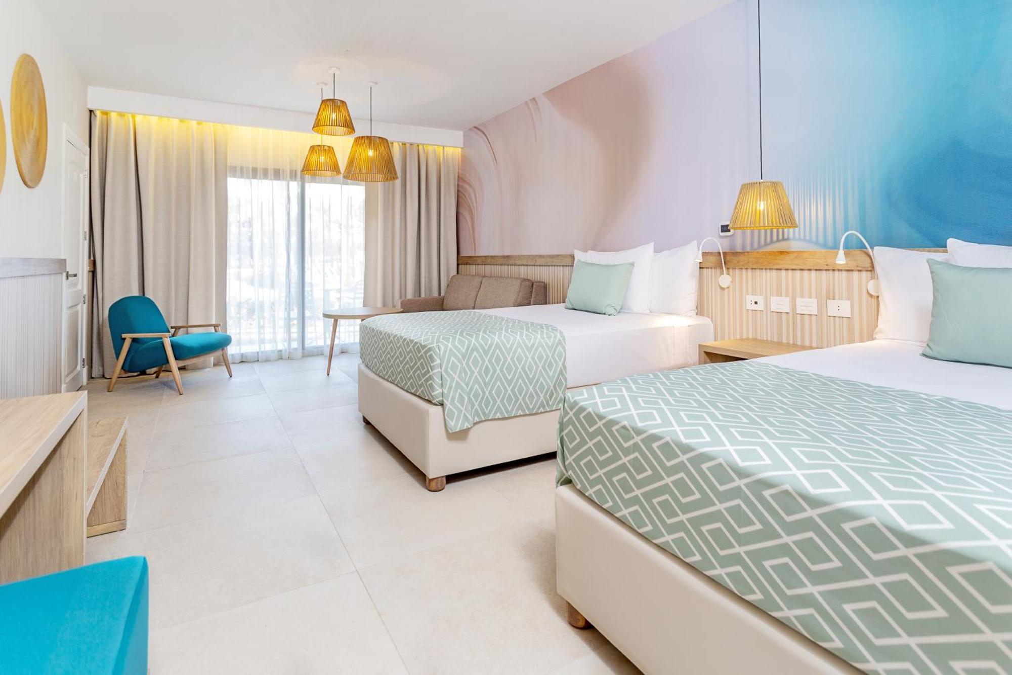 2 Double Beds Junior Suite SGL