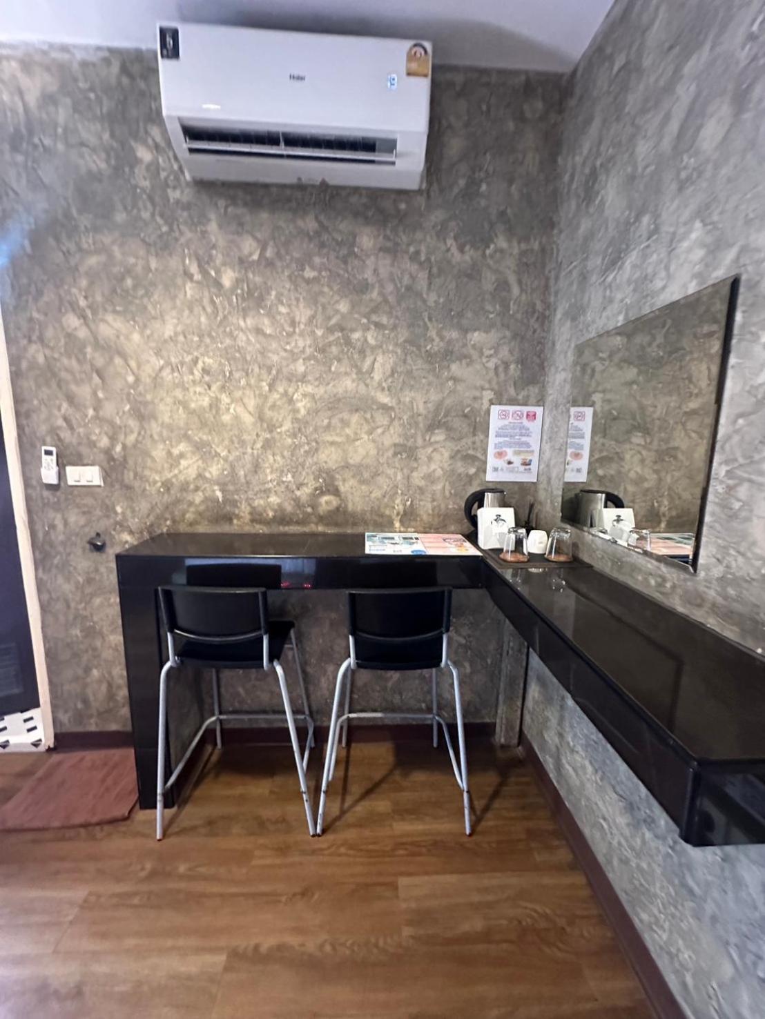Standard Queen Room