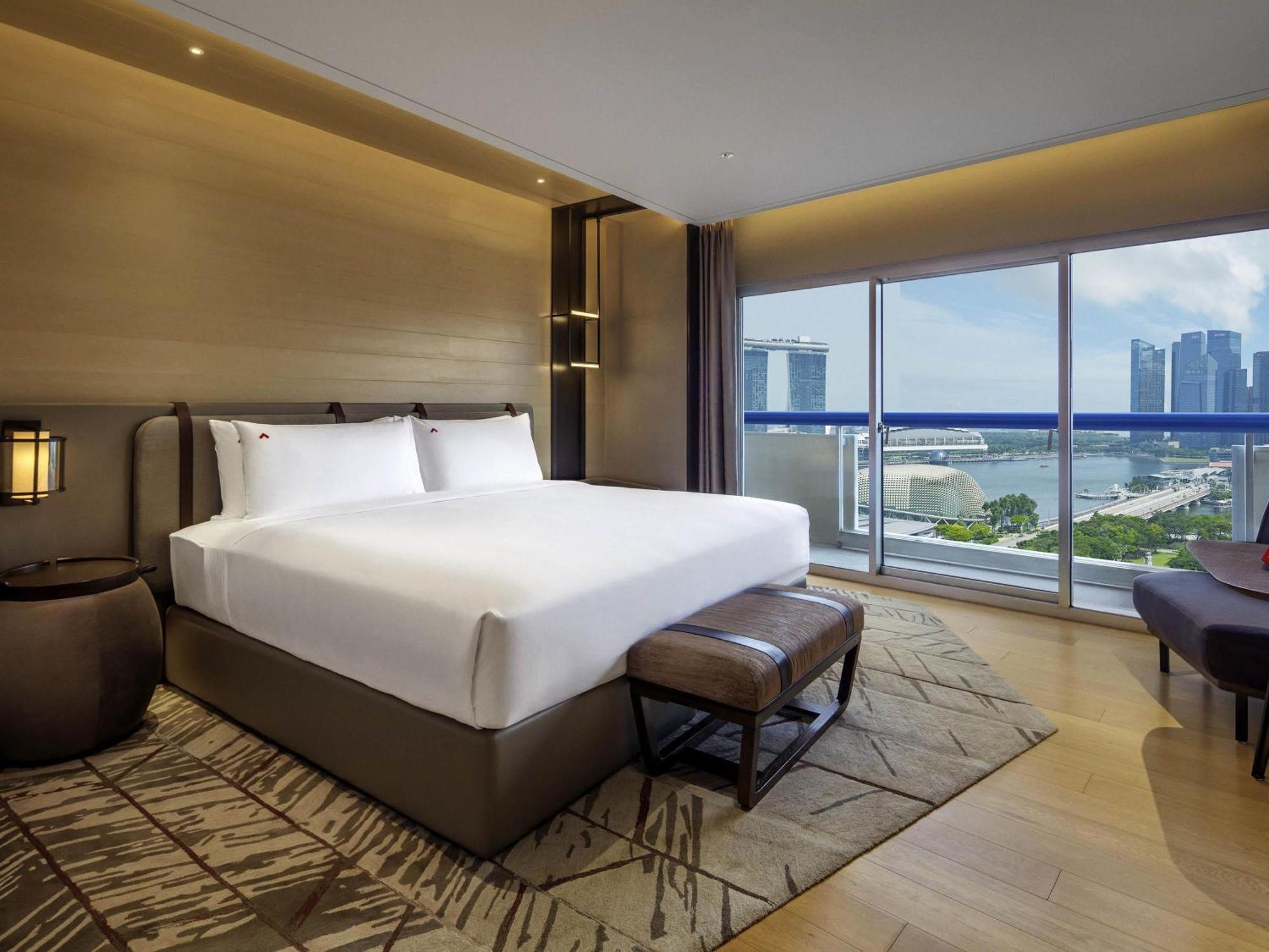 Premier Marina Bay 1 King Balcony Marina Bay View