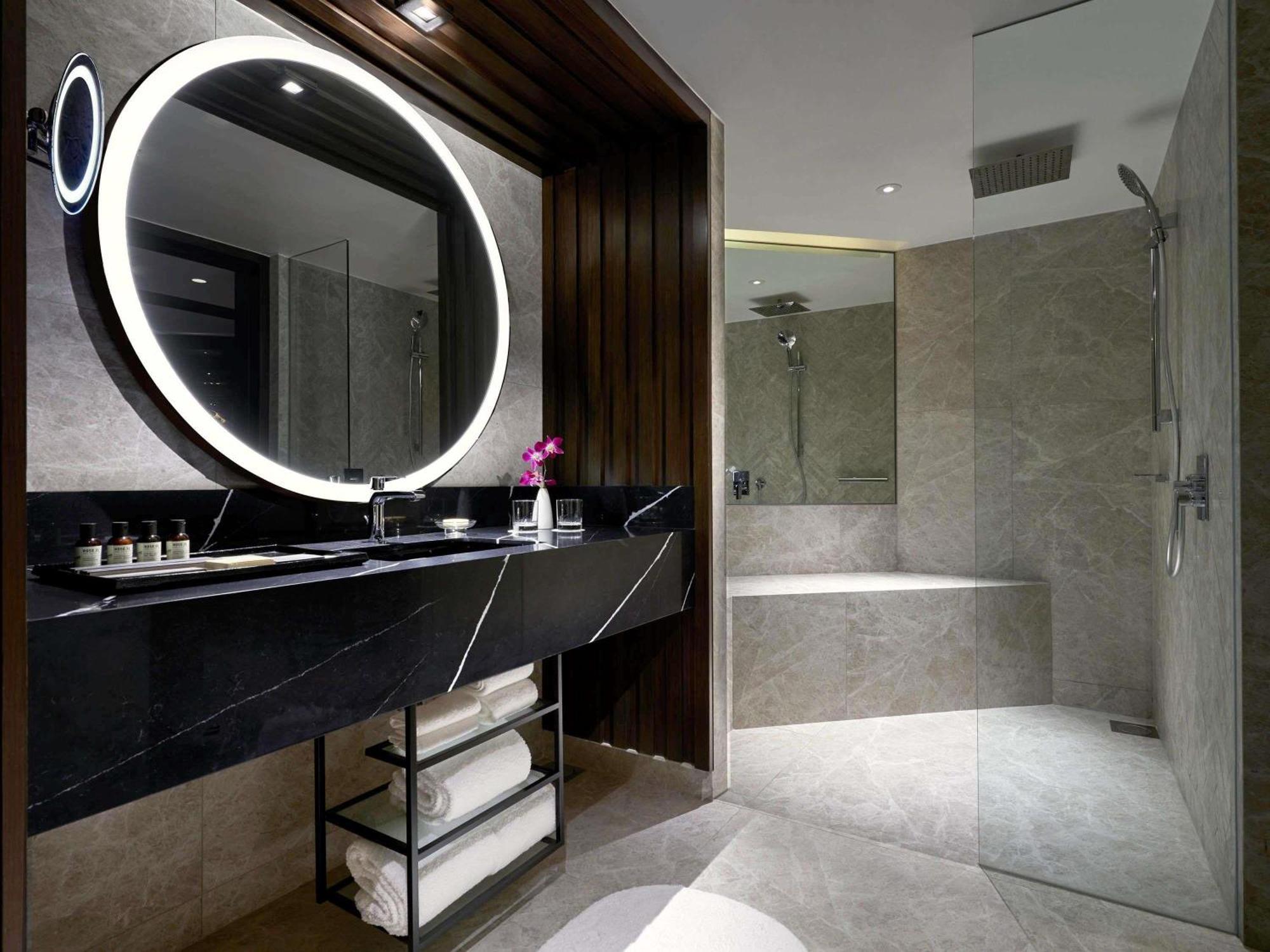 Signature Salon King Suite Separate Lounge Two Balconies