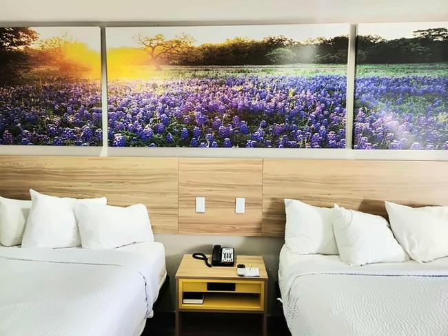 Queen Room Two Queen Beds Smoking