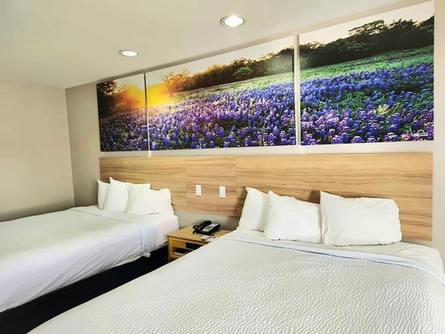 Queen Room Two Queen Beds Smoking