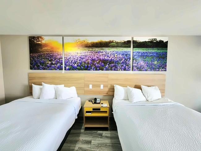 Queen Room Two Queen Beds Smoking