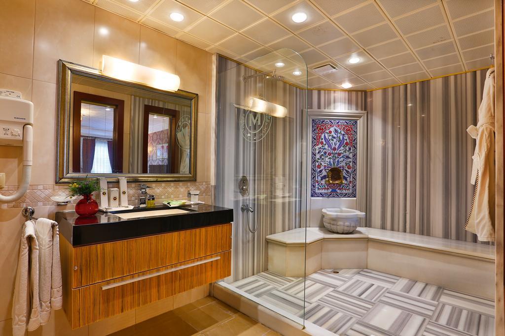 Corner Suite with Sea View
