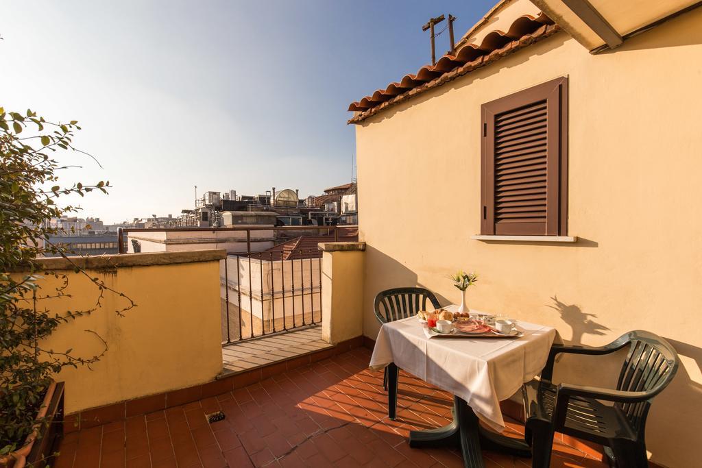 Camera Matrimoniale/Doppia con Letti Singoli con Balcone