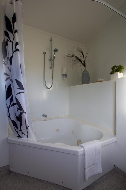 Premier King Studio with Spa Bath