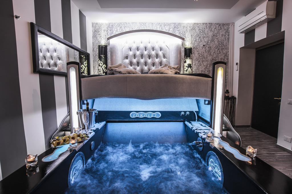 Deluxe Suite Spa Bath
