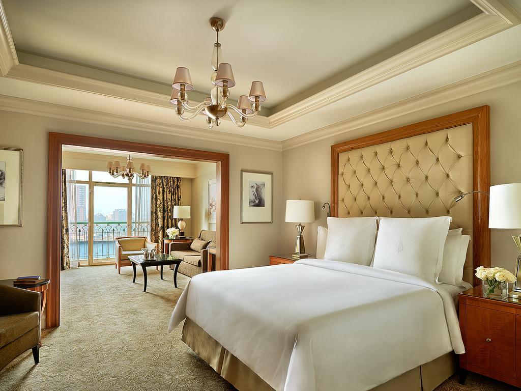 Grand Kamer met kingsize bed en uitzicht op de Nijl