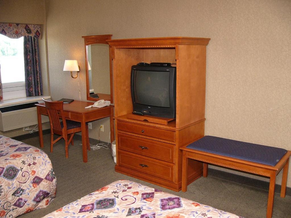Queen Room Two Queen Beds Non-Smoking