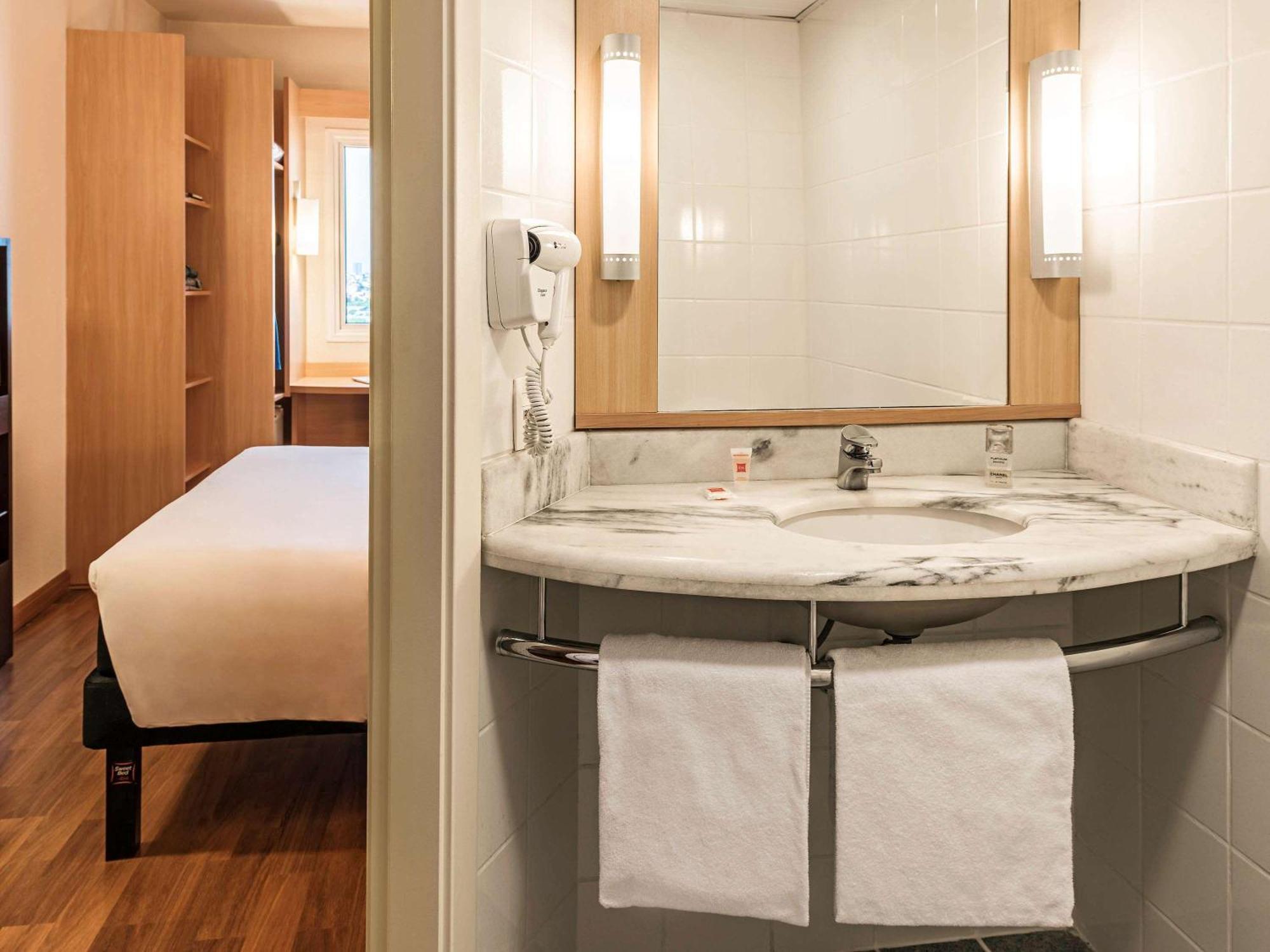 Double Room,1756579252:JPEG