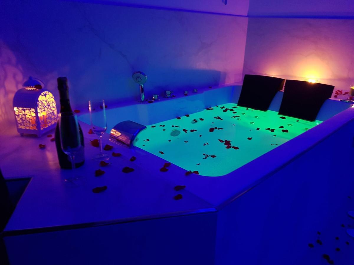 Double Room Spa Bath,572148240:JPEG