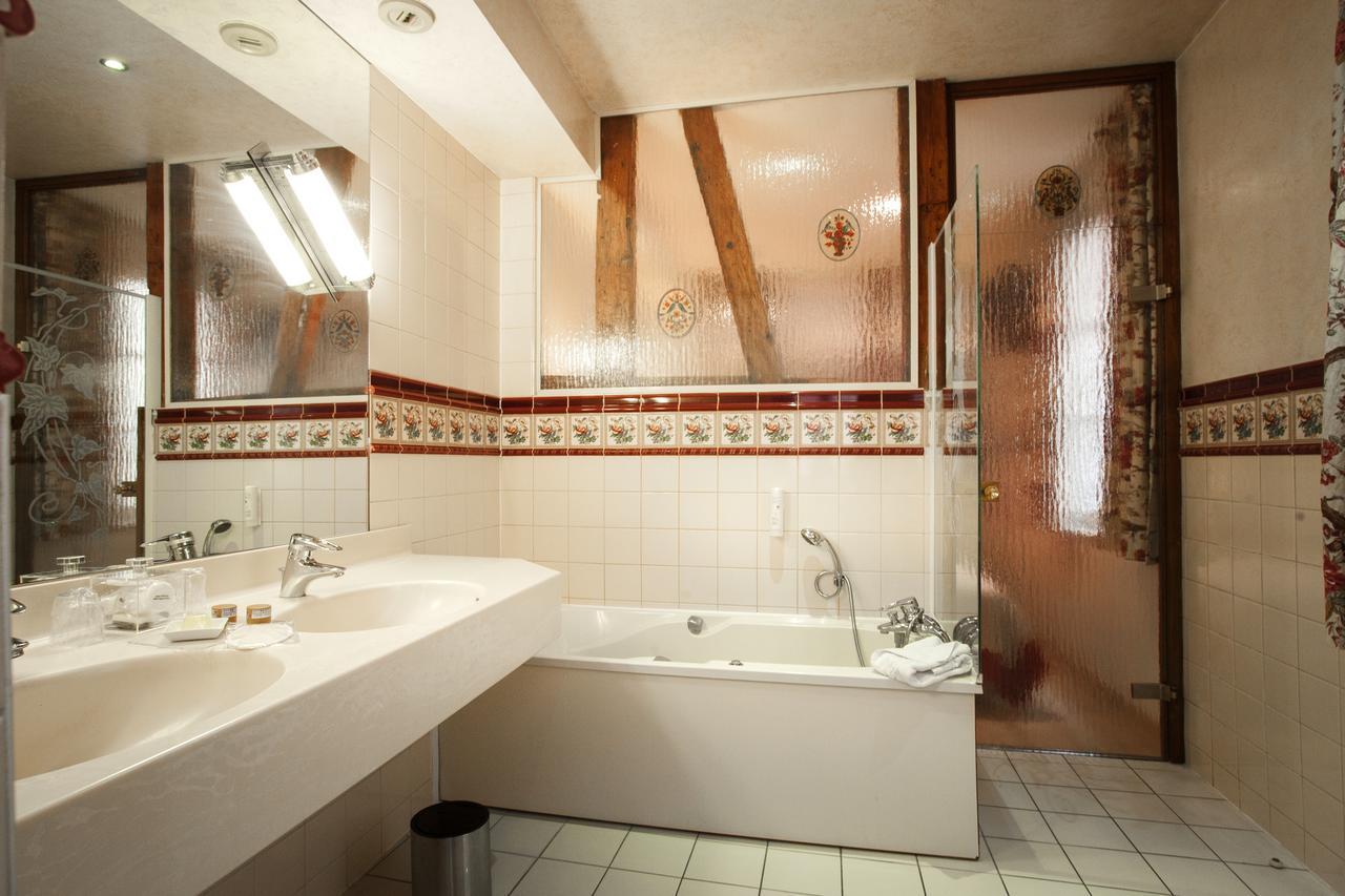 Suite Balneo Bath or Shower