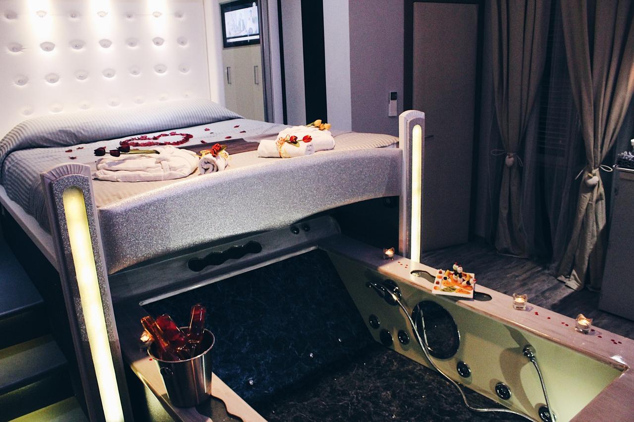 Deluxe Suite Spa Bath