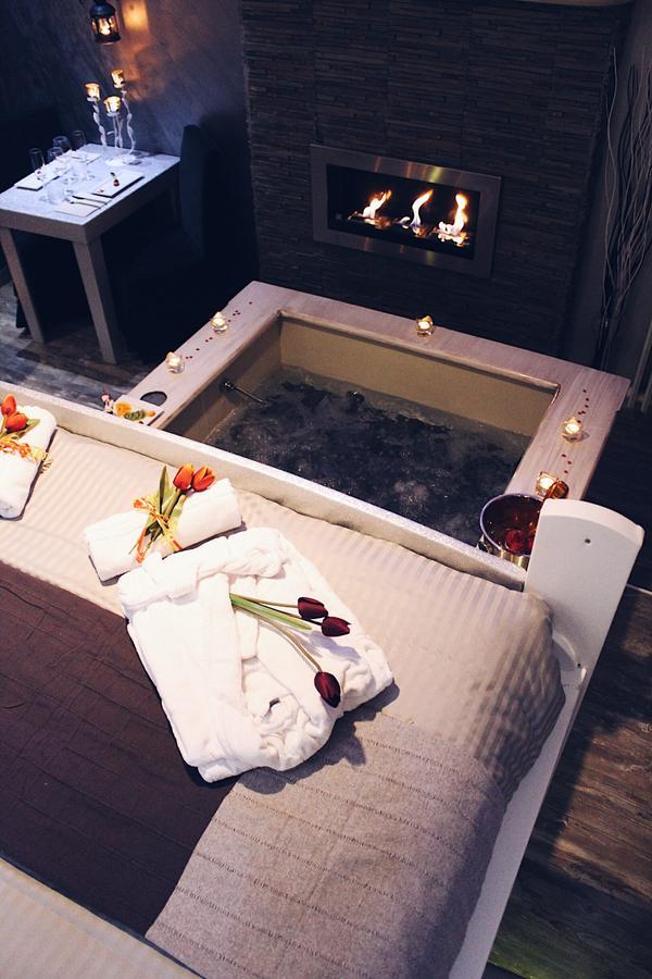 Deluxe Suite Spa Bath
