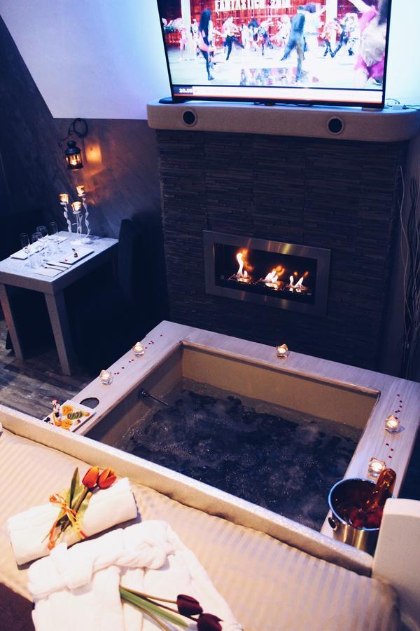 Deluxe Suite Spa Bath