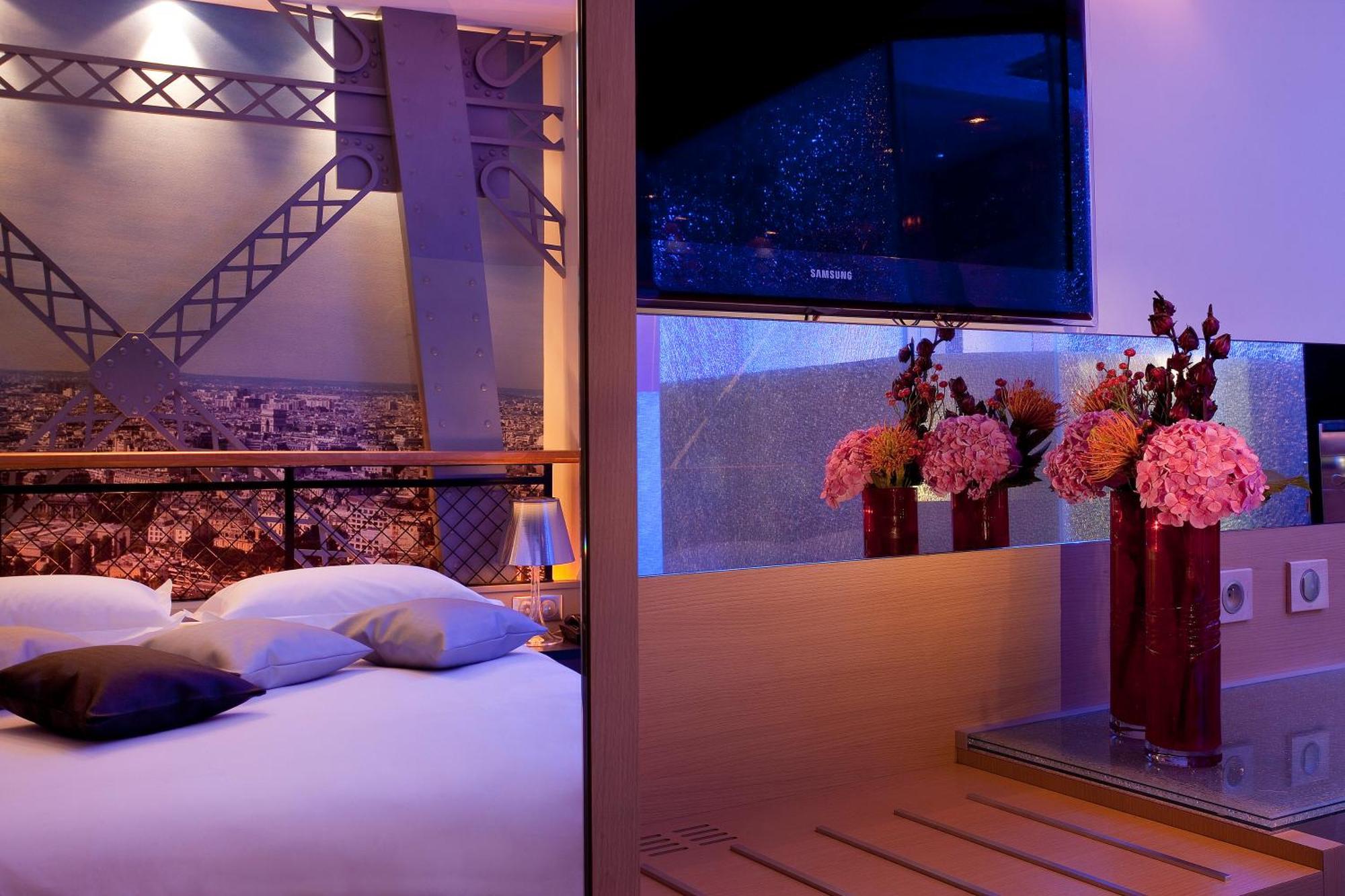 Double Room Tour Eiffel Shower