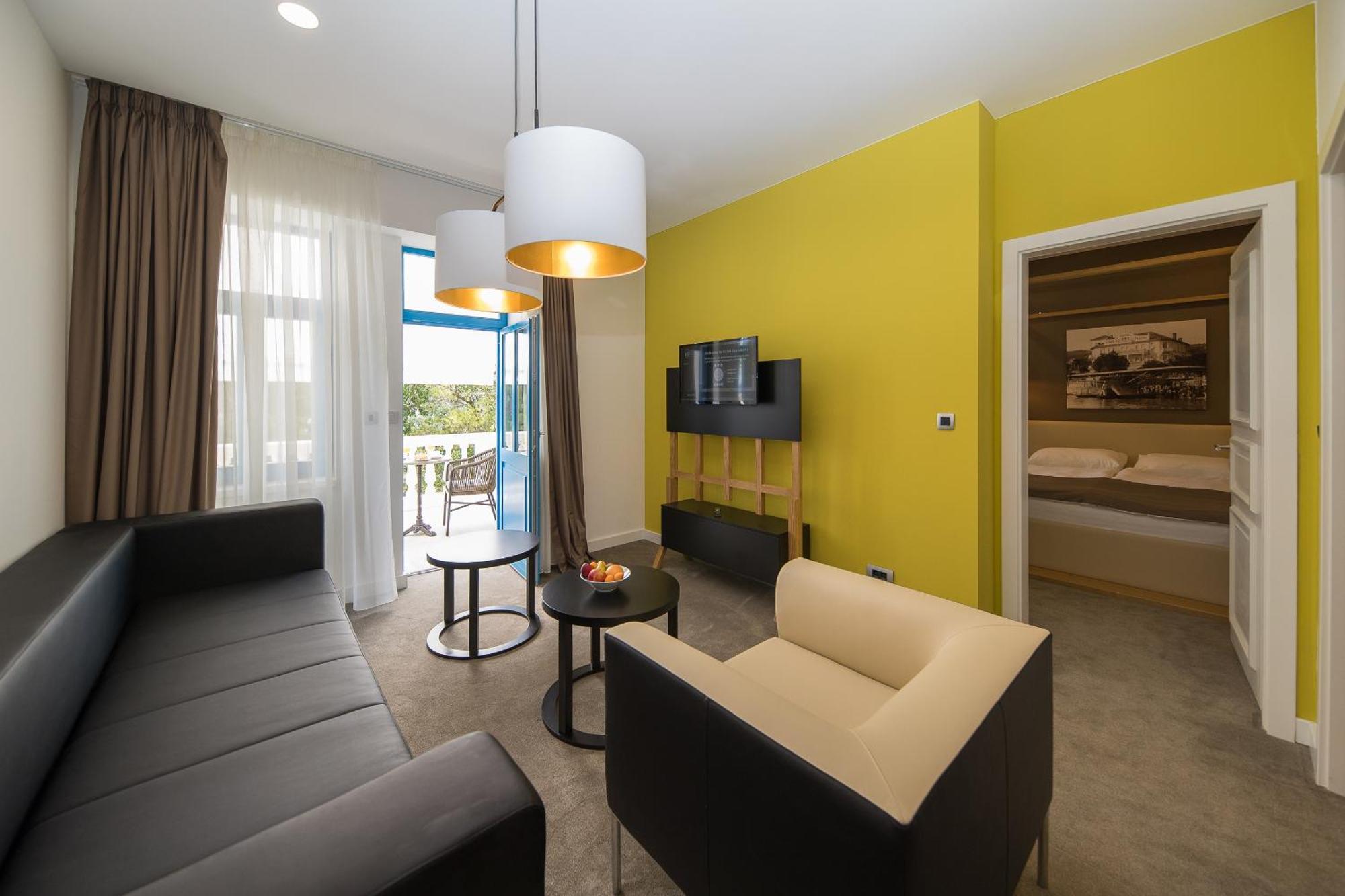 Premium Suite Sea Side View Balcony