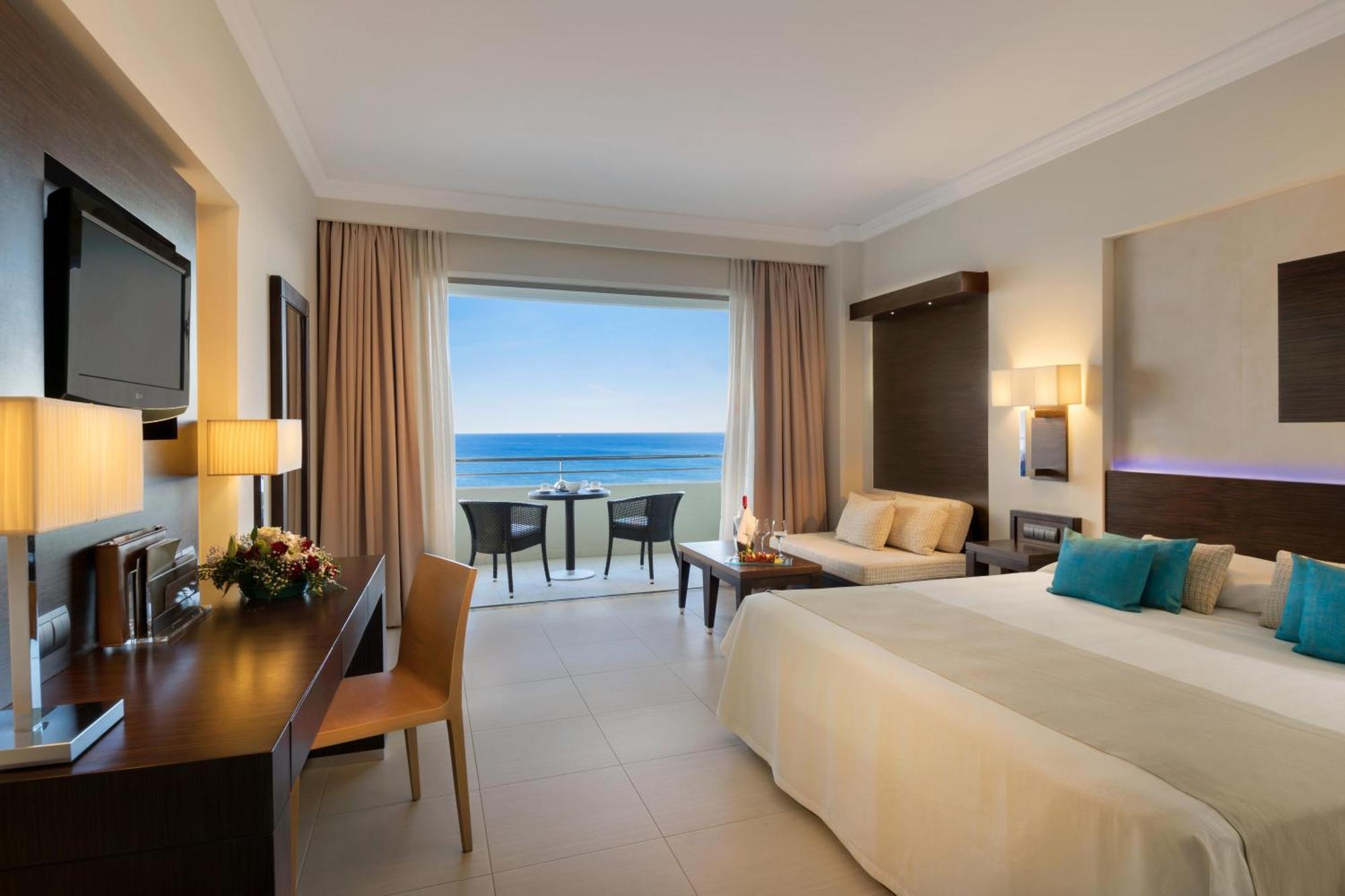 Camera Deluxe con Vista Mare (2 Adulti + 1 Bambino)