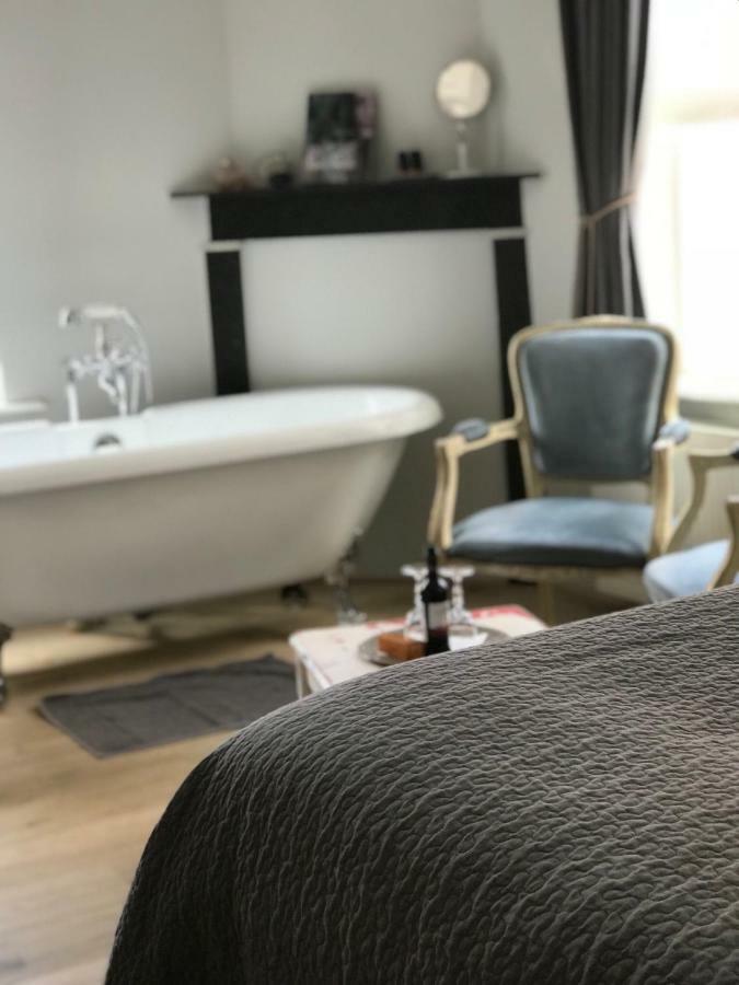 Doppelzimmer mit Badewanne