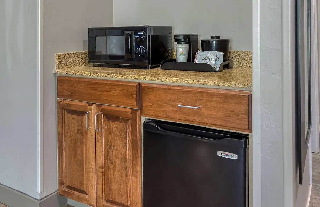 La Quinta By Wyndham Visalia/Sequoia Gateway-1