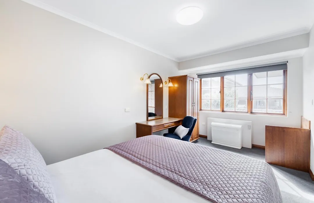Adelaide Inn-1