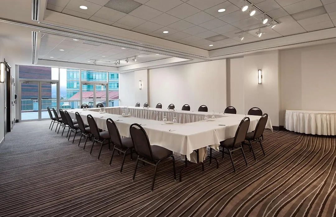 Hilton Vancouver Metrotown-1