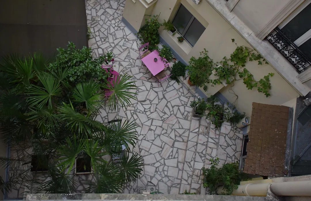 Est Hotel-1