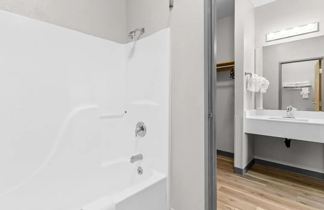 Days Inn & Suites By Wyndham Castle Rock-1