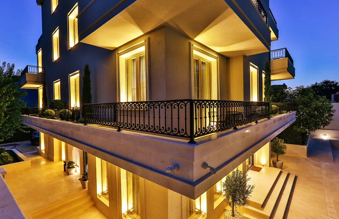Avanti Hotel & Spa-1