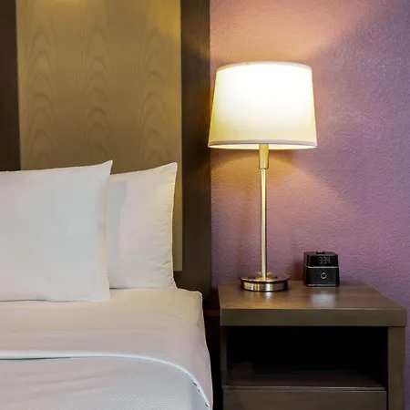 La Quinta Inn & Suites By Wyndham Las Vegas Nellis-3