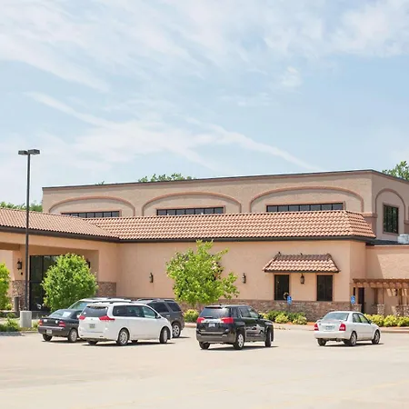 Ramada By Wyndham Des Moines Tropics Resort & Conference Ctr-3