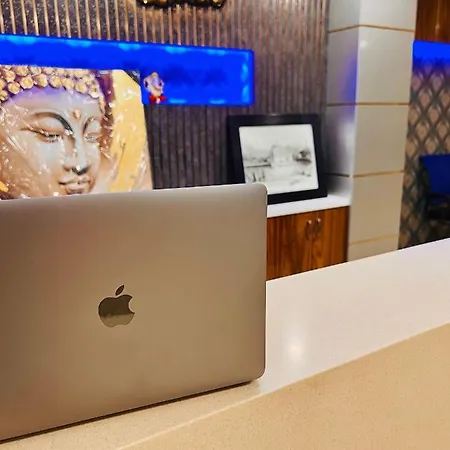 Hotel Apple Inn & Suites, New Delhi-2