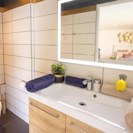 Les Suites Love 2 Spa Vue Mer Piscine-3