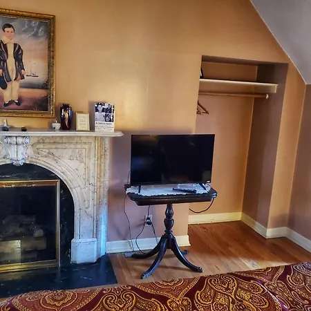 Montague Inn Bed & Breakfast-2