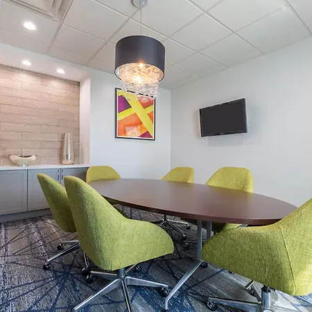 Holiday Inn Express & Suites Kansas City Airport By Ihg-3