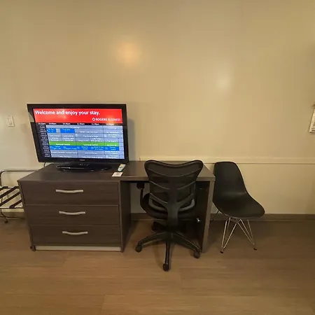 Super 8 By Wyndham Macleod Trail Calgary-2