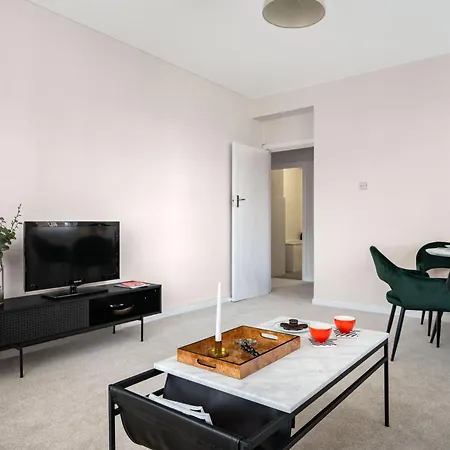 Dolphin House Serviced Apartments-3