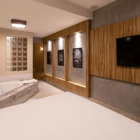 Status Motel-2