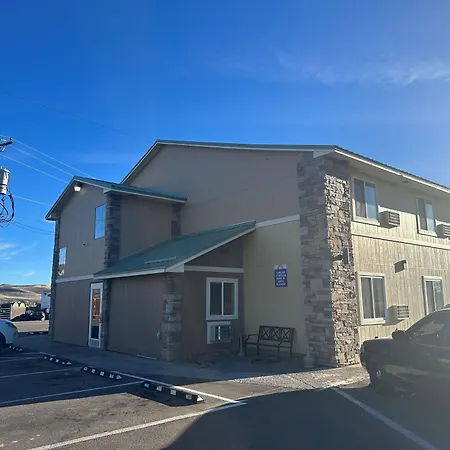 Days Inn & Suites By Wyndham Gunnison-2