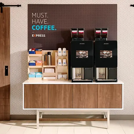 Holiday Inn Express & Suites Kansas City Airport By Ihg-2
