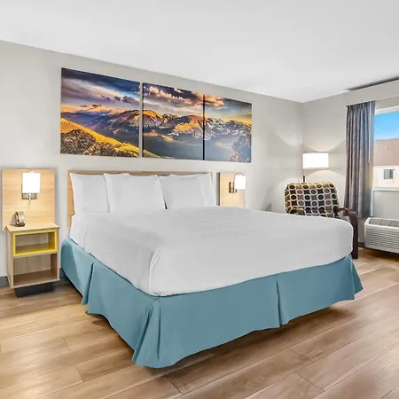 Days Inn & Suites By Wyndham Castle Rock-3