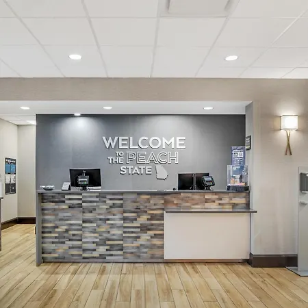 Hampton Inn & Suites Augusta West-2