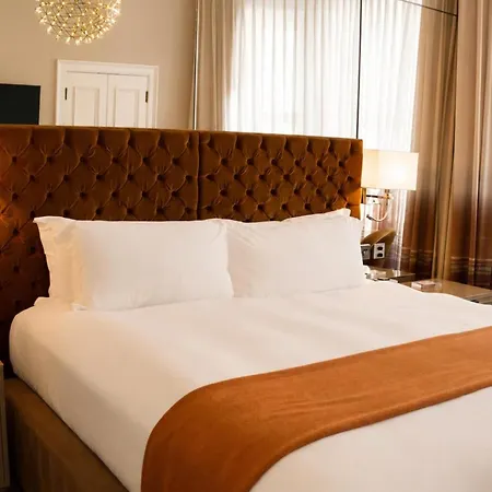 The Athenaeum Hotel & Residences-2