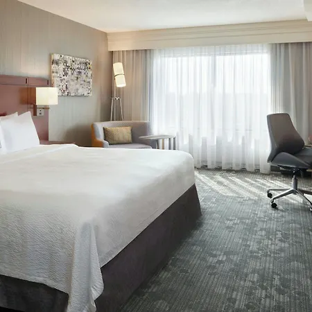 Courtyard By Marriott Kingston Highway 401-3