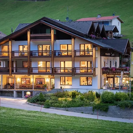 Hotel Alpenfrieden-2